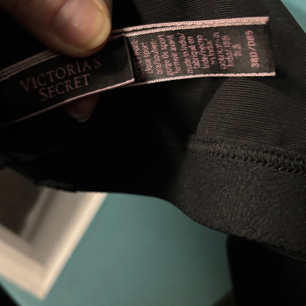 Victoria’s Secret Metallic Black Women's Knockout Sports Bra - Picture 2 of 3